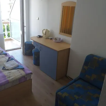 Primorsko Apartments 公寓